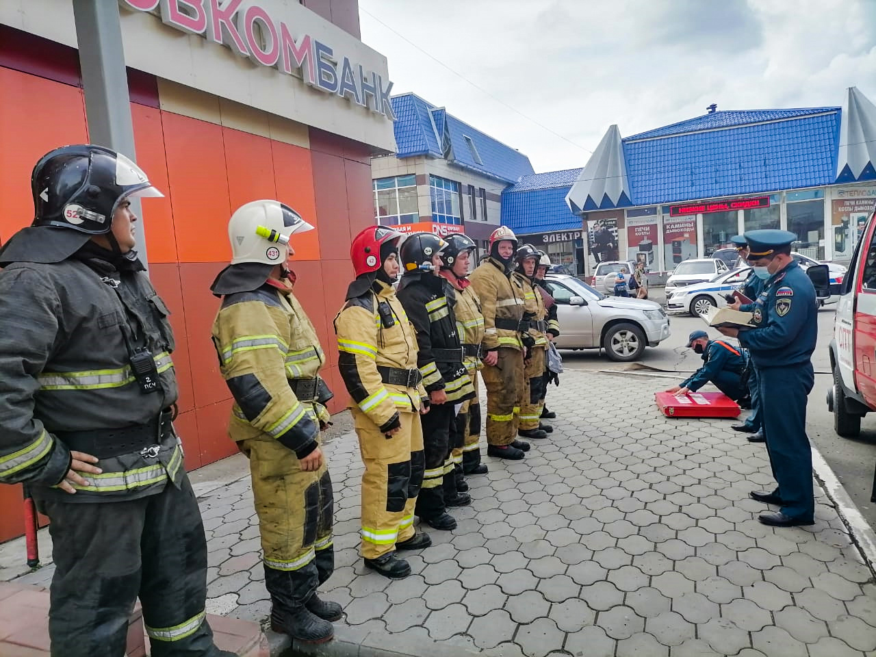 В Горно-Алтайске прошли учения по ликвидации пожара в торговом центре.  Видеосюжет - СМИ о нас - Главное управление МЧС России по Республике Алтай